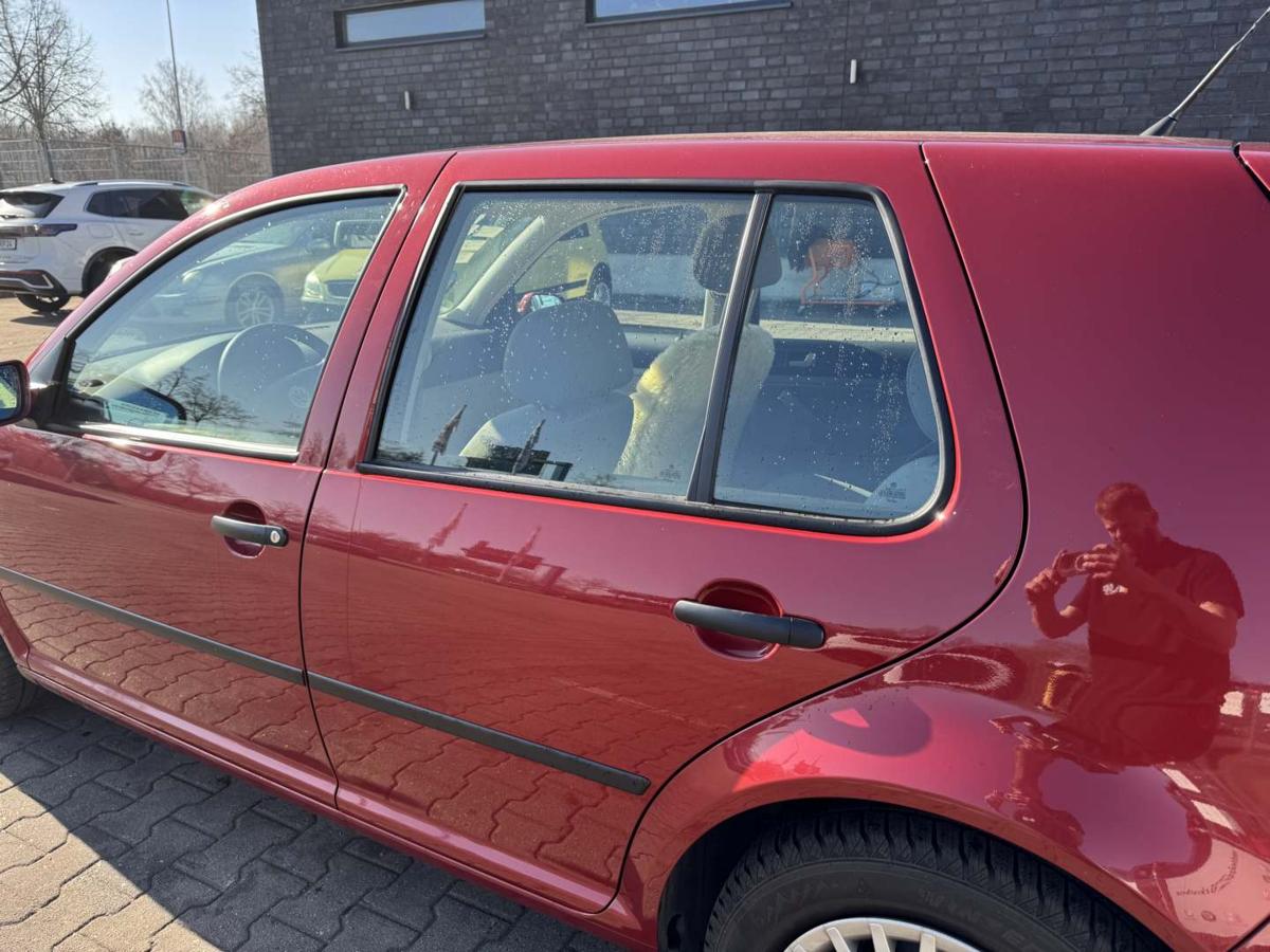 VW Golf 4 original T&uuml;r hinten links LC3K Canyonred Flie&szlig;heck Rohbau Bj.2000